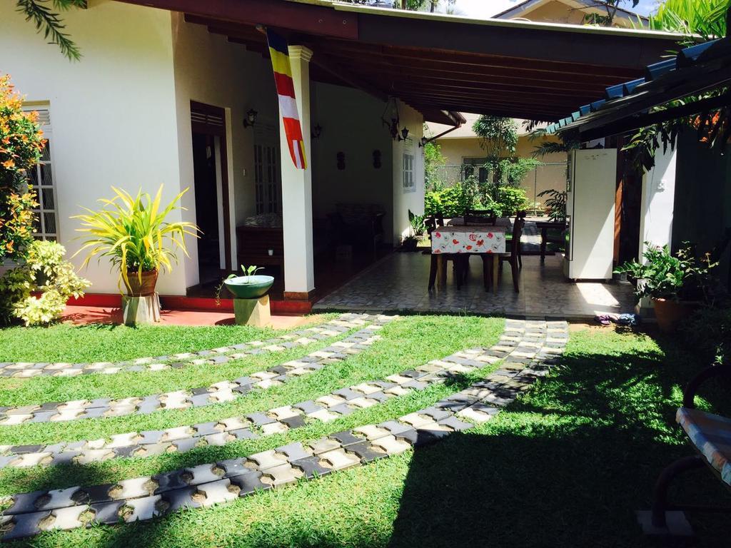 Villa Begonia Katugastota Buitenkant foto